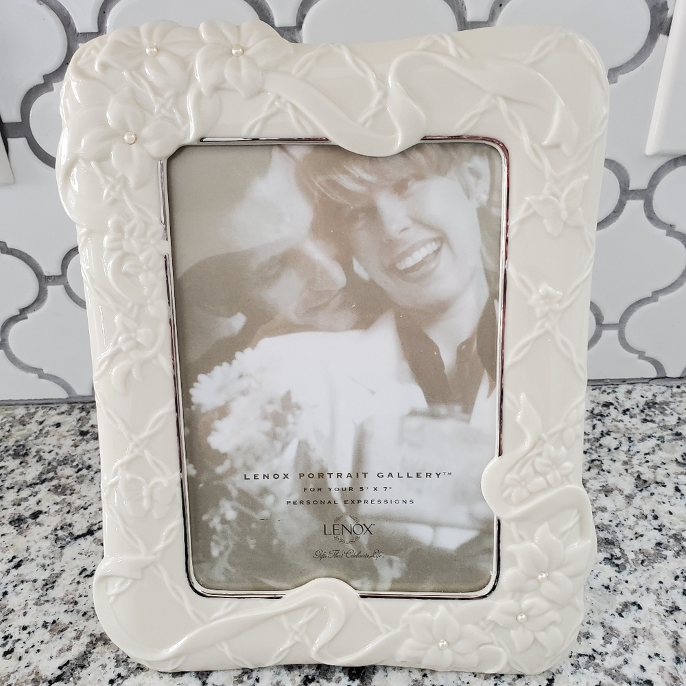 NIB!! Lenox 5x7 Frame